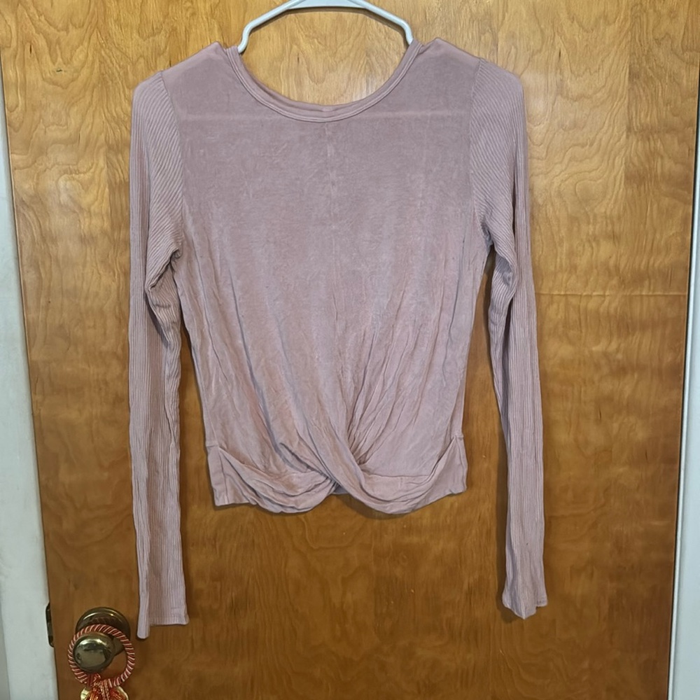 EUC Alo yoga cover long sleeve top